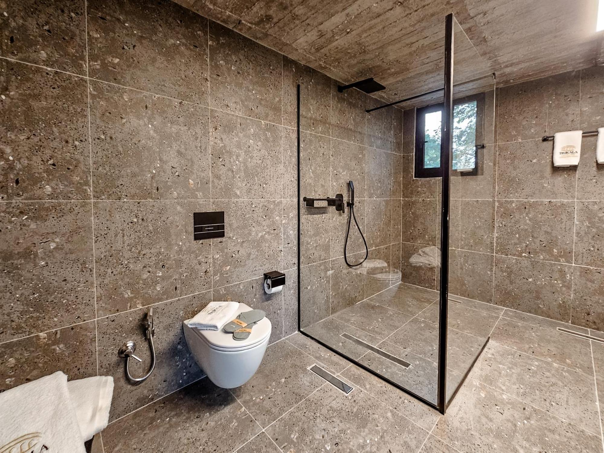 דירות טריקלה Industrial Loft מראה חיצוני תמונה