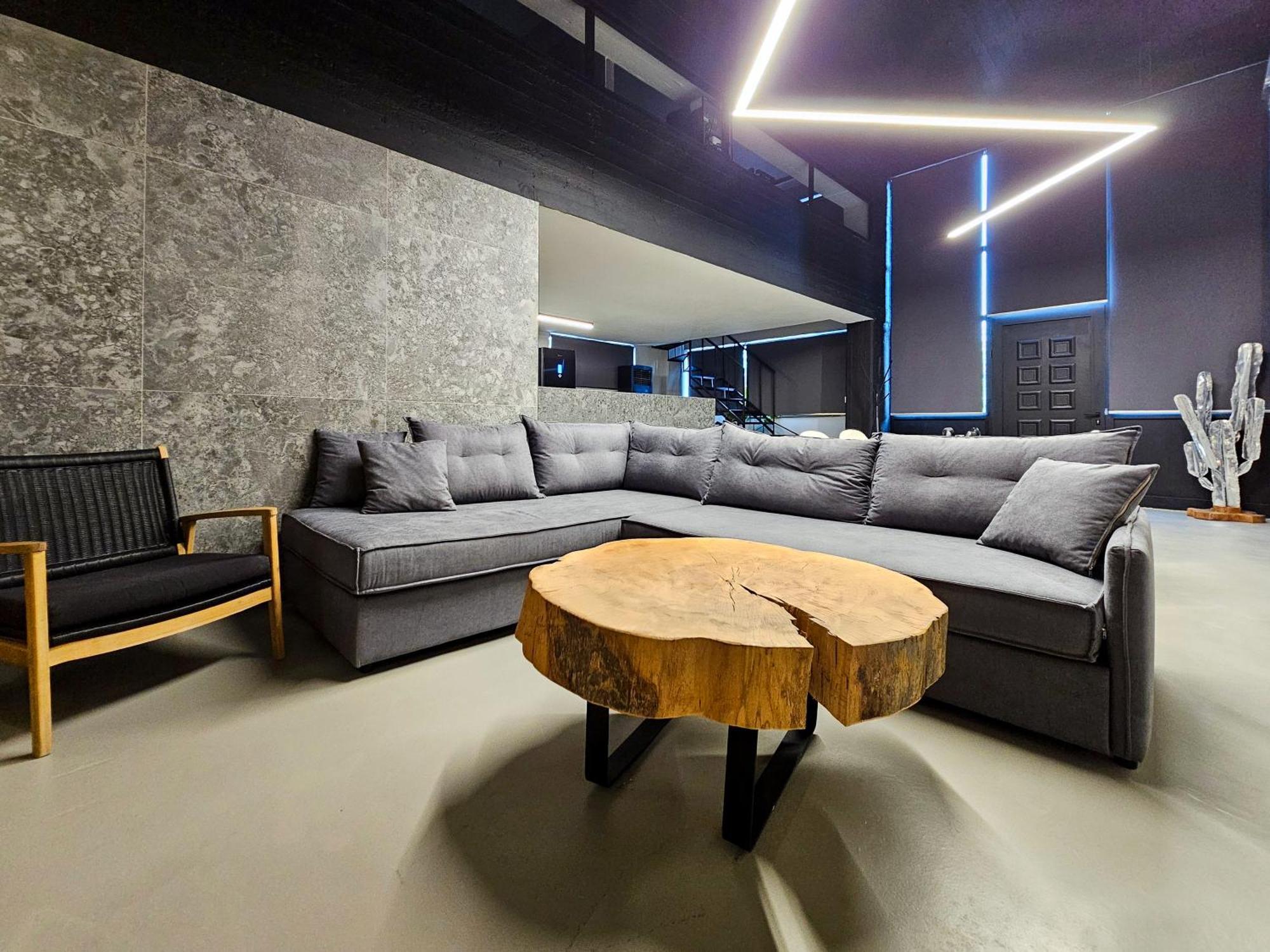 דירות טריקלה Industrial Loft מראה חיצוני תמונה