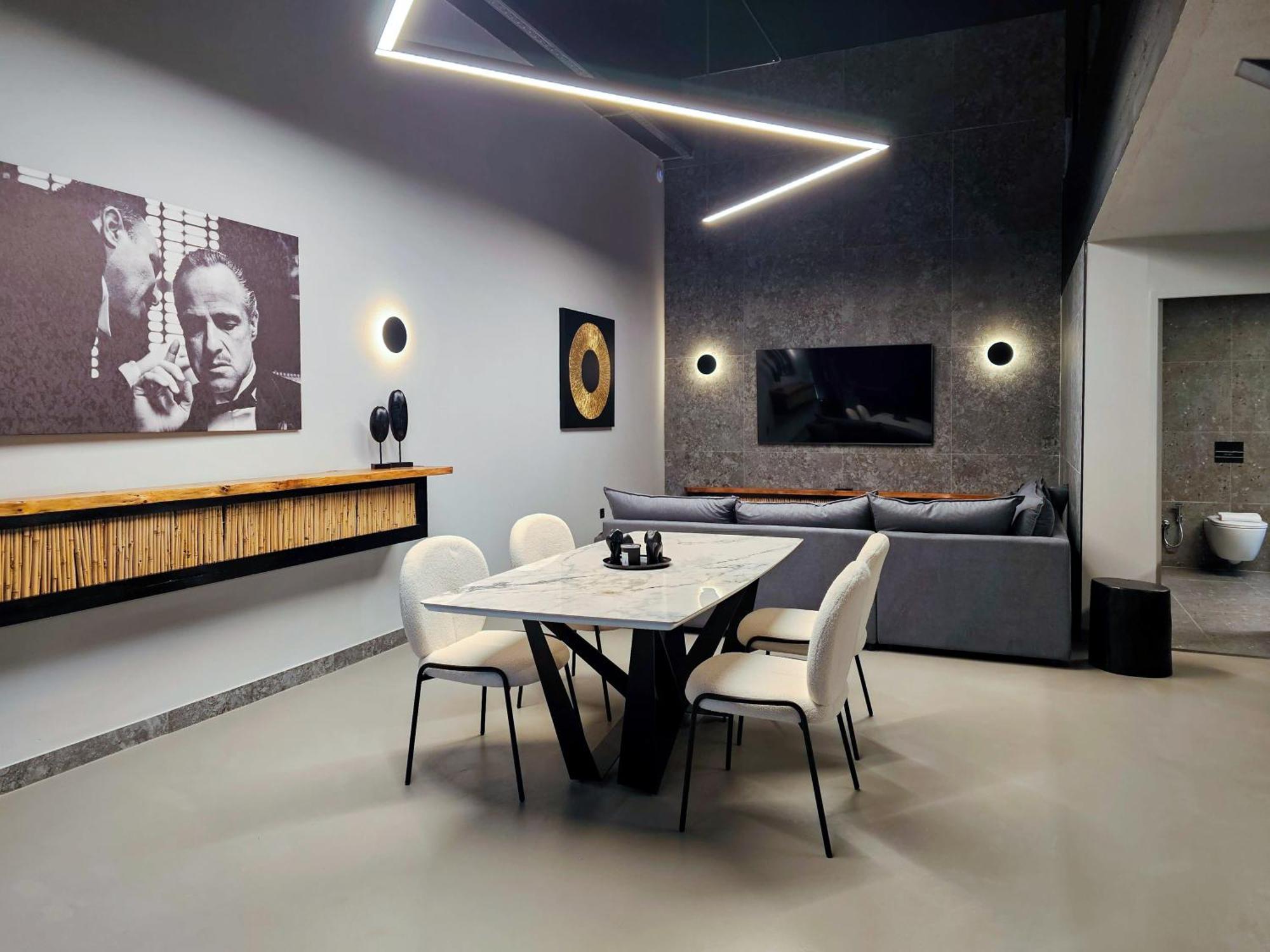 דירות טריקלה Industrial Loft מראה חיצוני תמונה