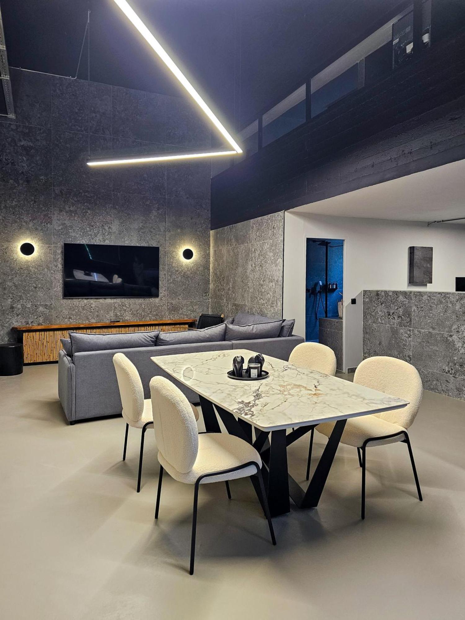 דירות טריקלה Industrial Loft מראה חיצוני תמונה